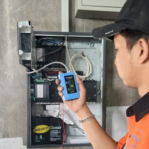 Panel fire alarm terintegrasi dengan sistem keamanan smart building