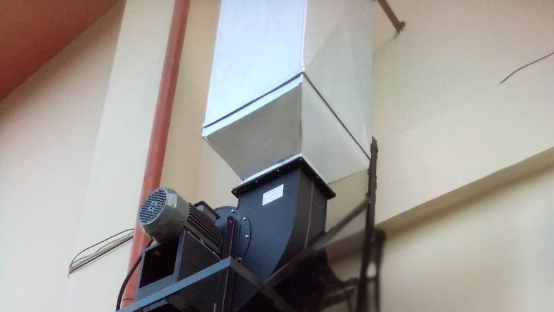 Instalasi ducting fresh air dan exhaust di RSUD Pandan Arang Boyolali